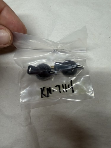 Chicken head pointed - wt,